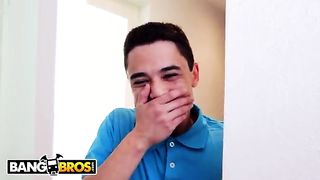 Давалка трахнута соседом по комнате, когда парень не смог её удовлетворить